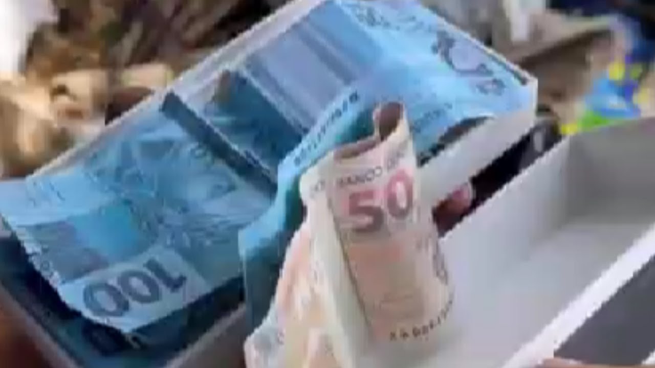 Achou muito DINHEIRO no lixo, e no final decidiu agir dessa forma!!