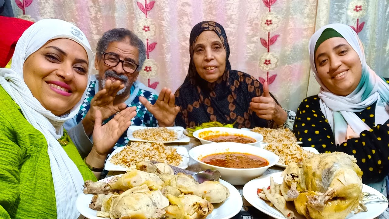 تحدي أكل الفراخ المسلوقة مع الفاصوليا الخضرا والرز عمل فيها مقلب وقفل عليها الباب موقف صعب