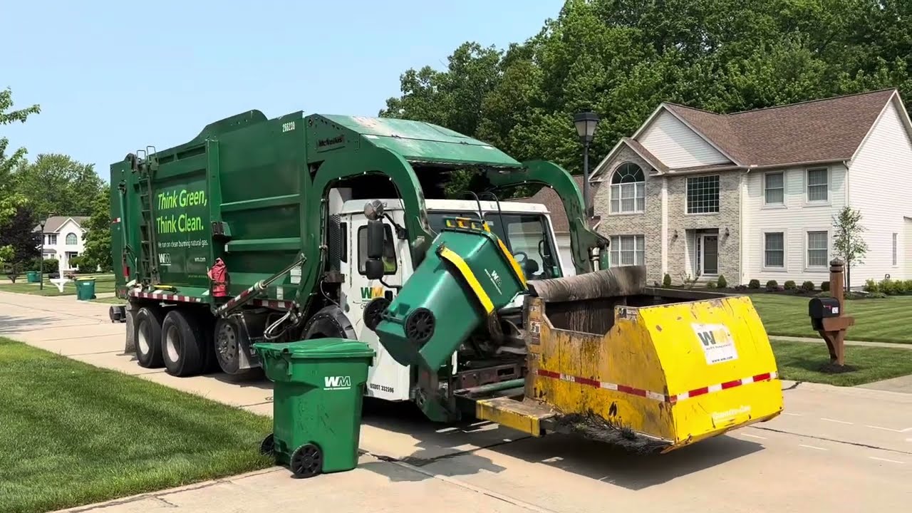 WM of Chardon: Fast McNeilus Atlantic Curotto Can on recycling