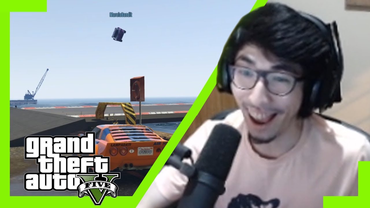 É um PÁSSARO? É um AVIÃO? NÃO! É o FUTEBOOOOL!! - GTA V Corridas Malucas #105