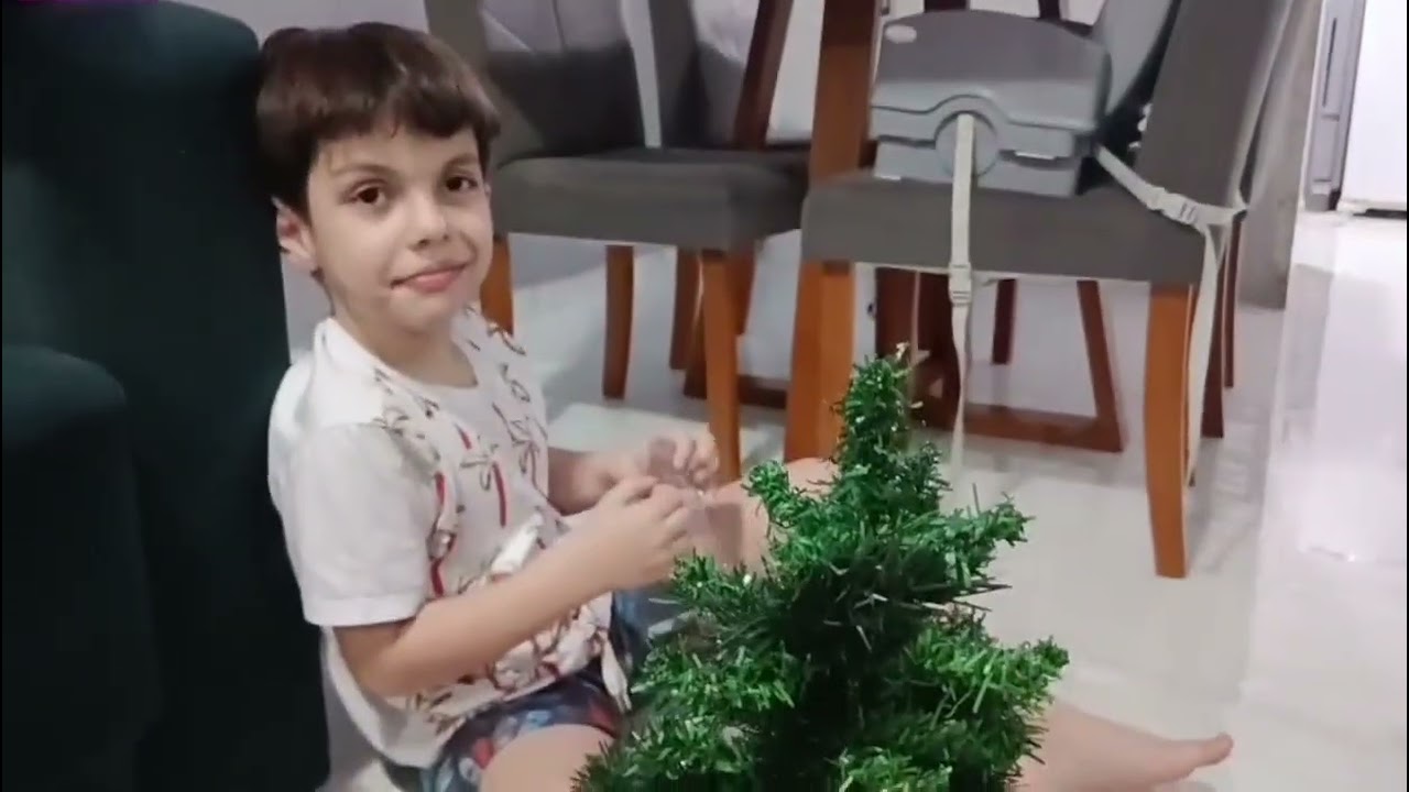 Montando uma arvorezinha de Natal 2025