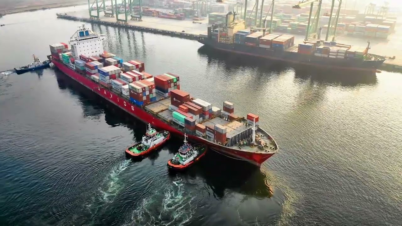 Play sound - Seaport and cargo ship
