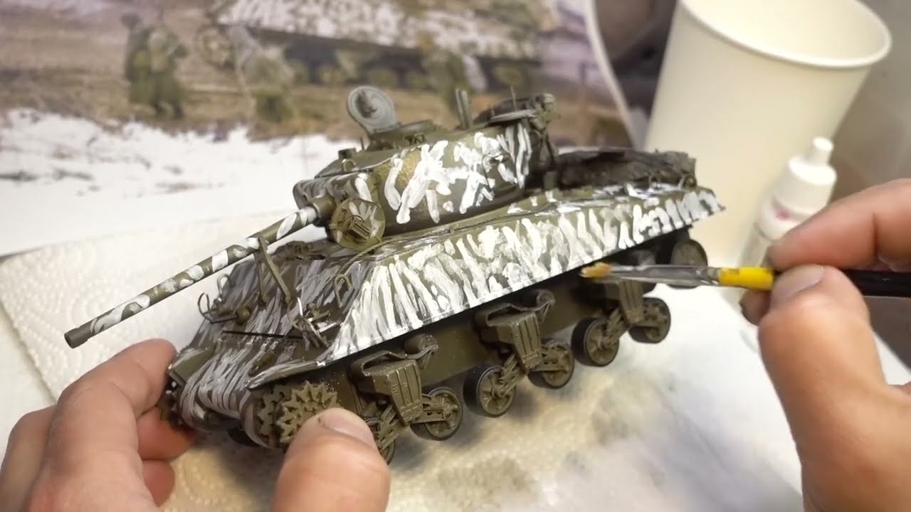 m4a3 76w Battle of Bulge Sherman winter camouflage full build with figures