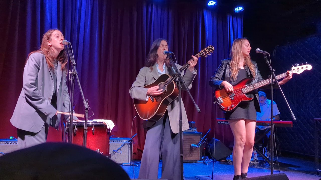 Haim at The Highball in Austin,Texas on December 4, 2021.