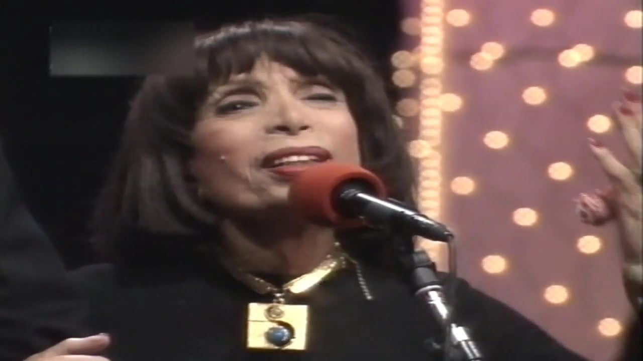 Safiye Ayla Geçti hayal içinde bunca yıl bir gün gibi ( Son televizyon konserinden... )