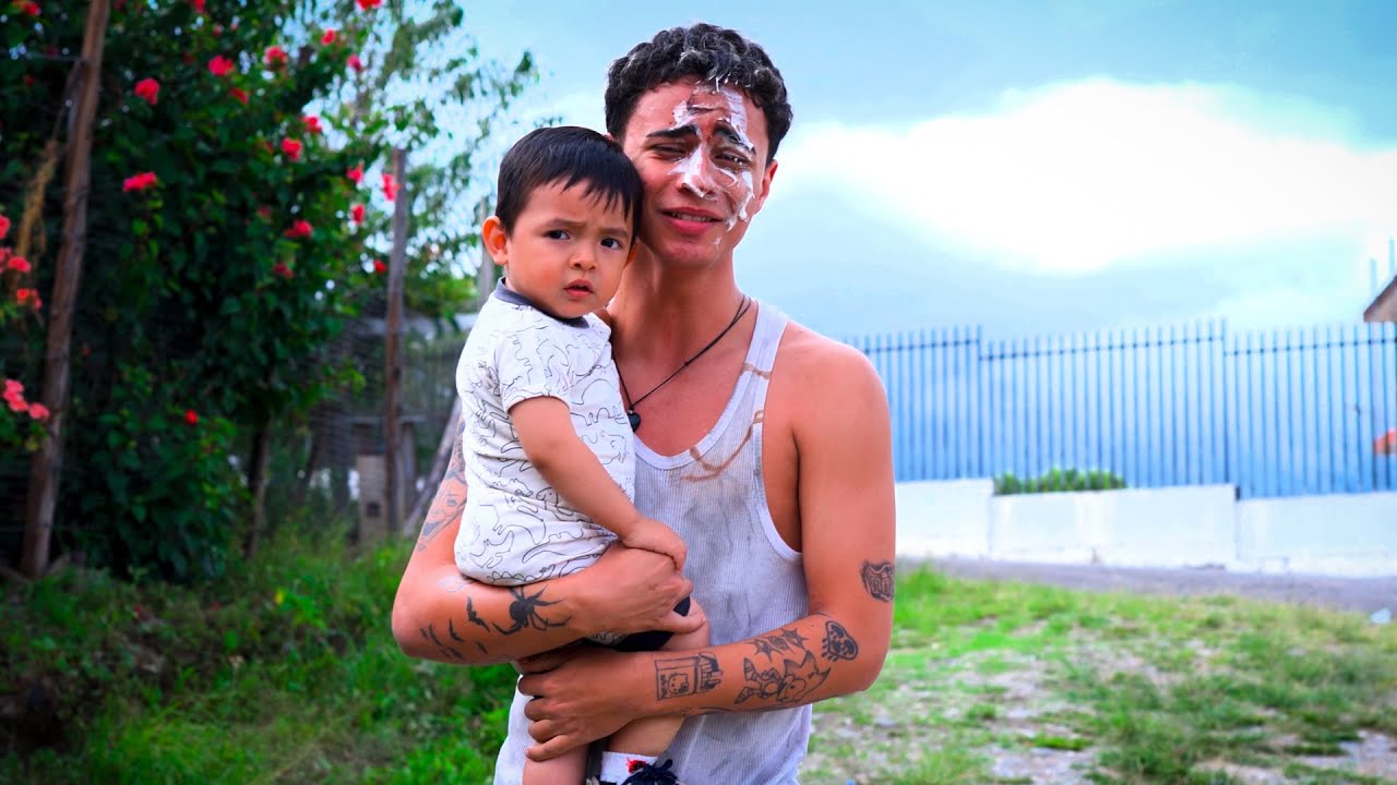 Su esposa y sus padres lo abandonaron cuando más los necesitaba, pero él logró salir adelante