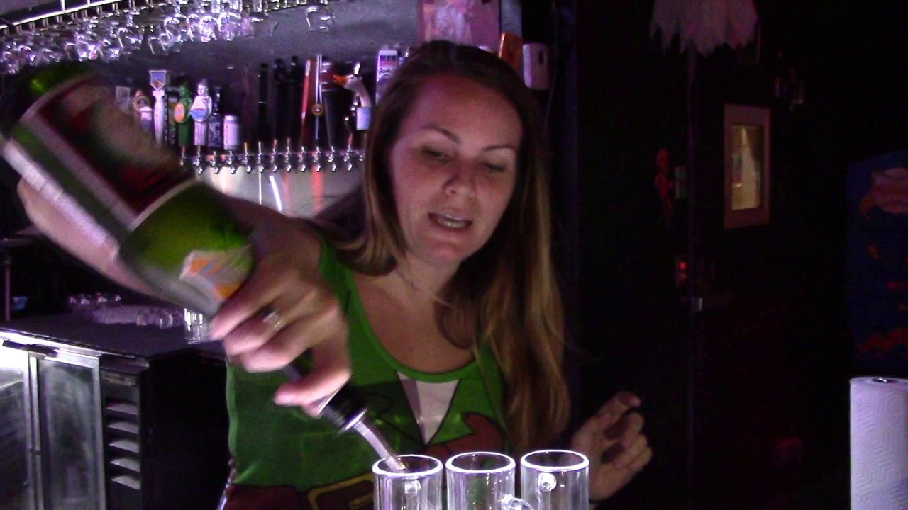 Drinks at the bar - PLAYER 1 VIDEO GAME BAR Orlando, USA