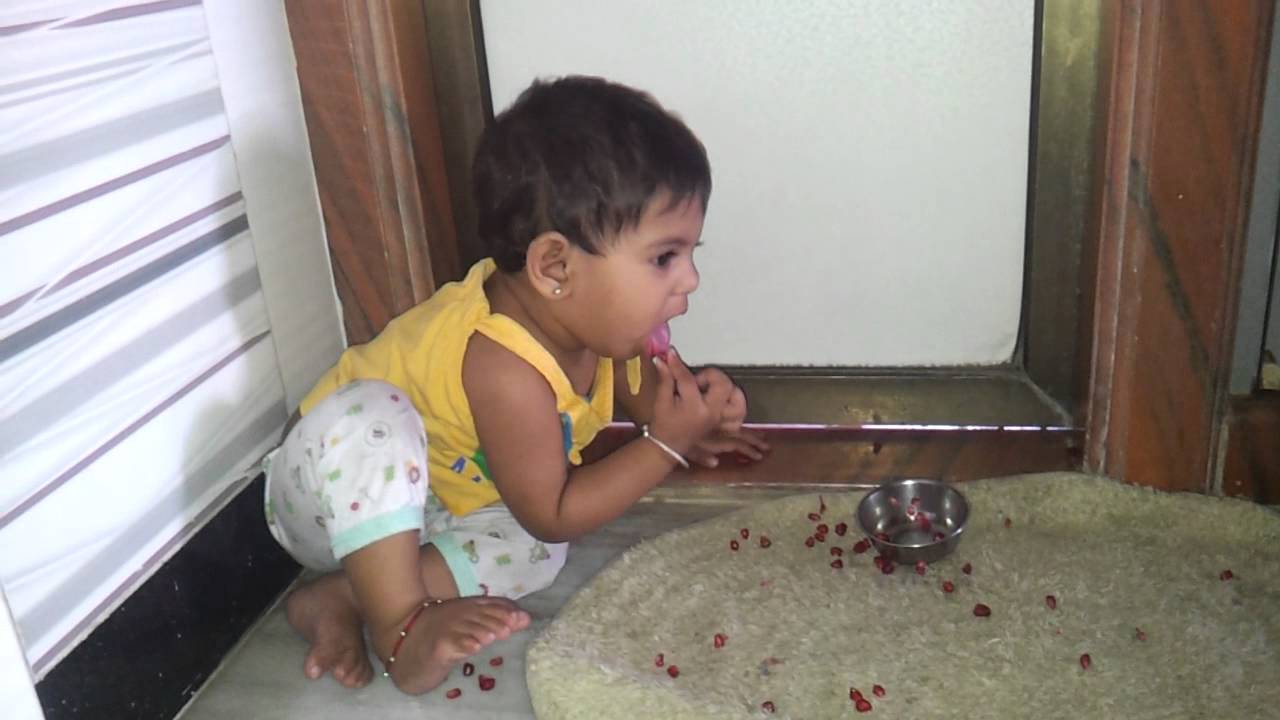 Gudddu risha eating anaar