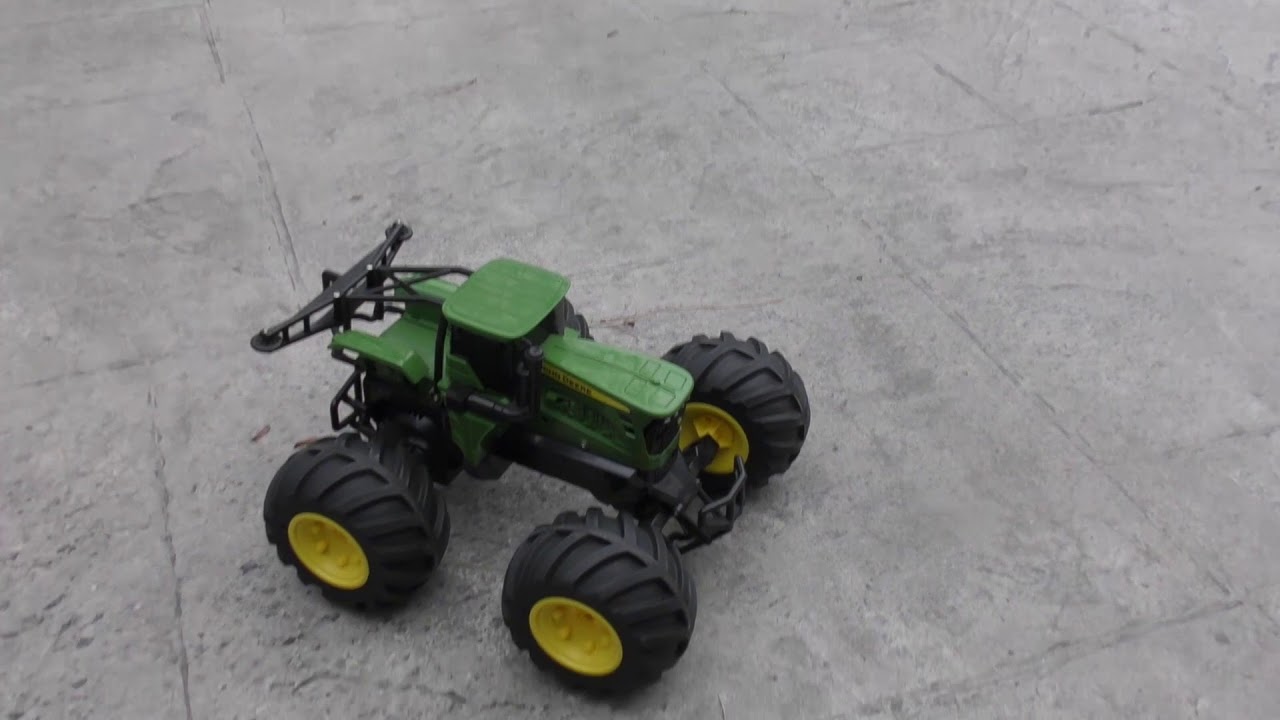 John Deere Monster Treads RC Tractor on LiPo