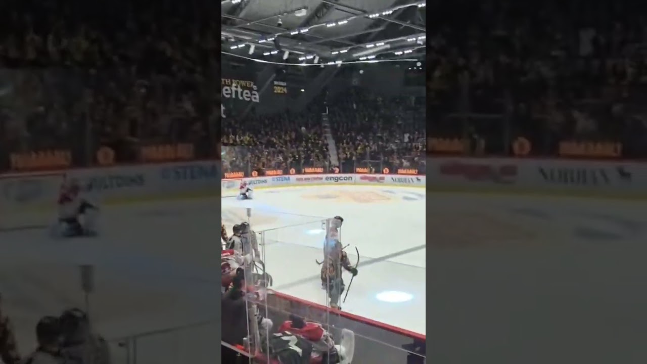Oscar Lindberg firar mål (Skellefteå AIK mot Örebro HK Skellefteå Kraft Arena SHL Sverige) (