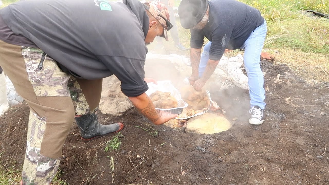 Cooking a Traditional Māori Hāngī  For Xmas With Tame Iti