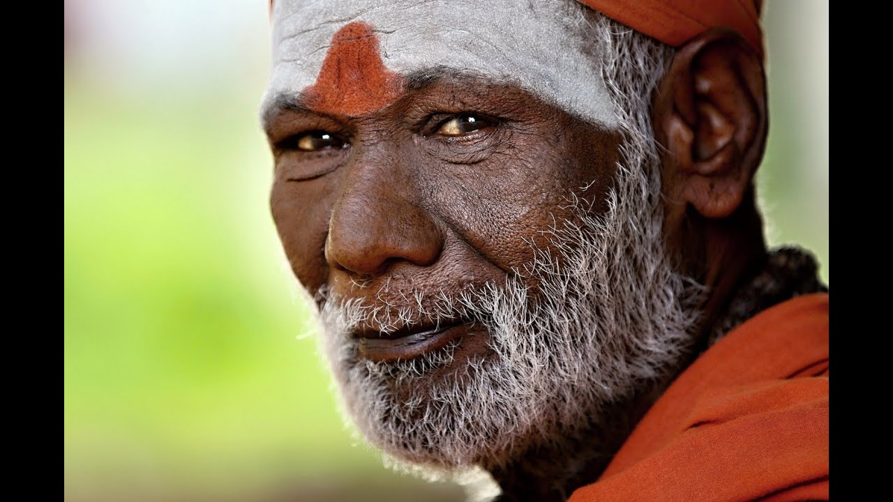 Swamis and sadhus at the Arunachala Mountain - Omimages Photography