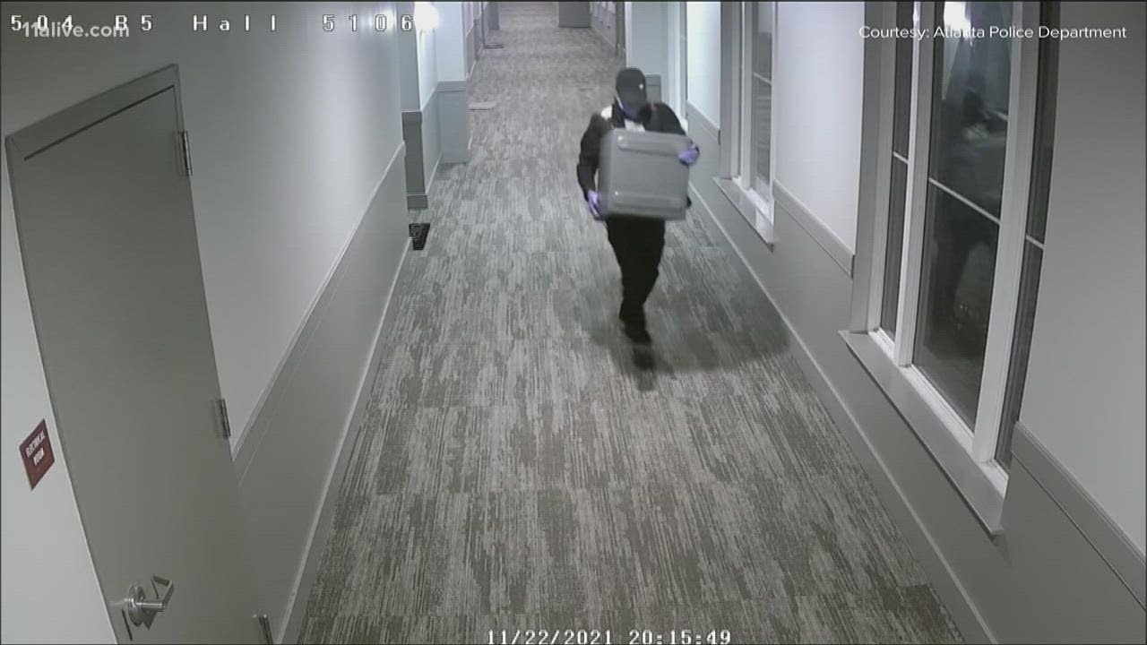 Man arrested in connection to couple fatally stabbed at Atlanta apartment, police say