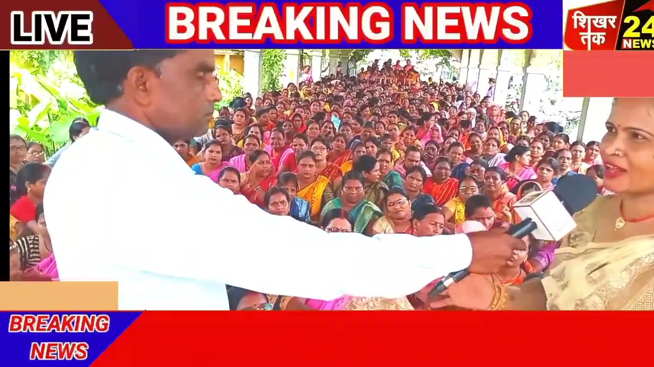 आंगनवाड़ी कर्मचारी व सहायिकाओं ने अपनी मांगों को लेकर जिला मुख्यालय महाराजगंज में किया धरना प्रदर्शन