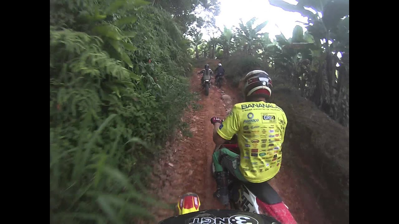 Va acelerando na vila da gloria