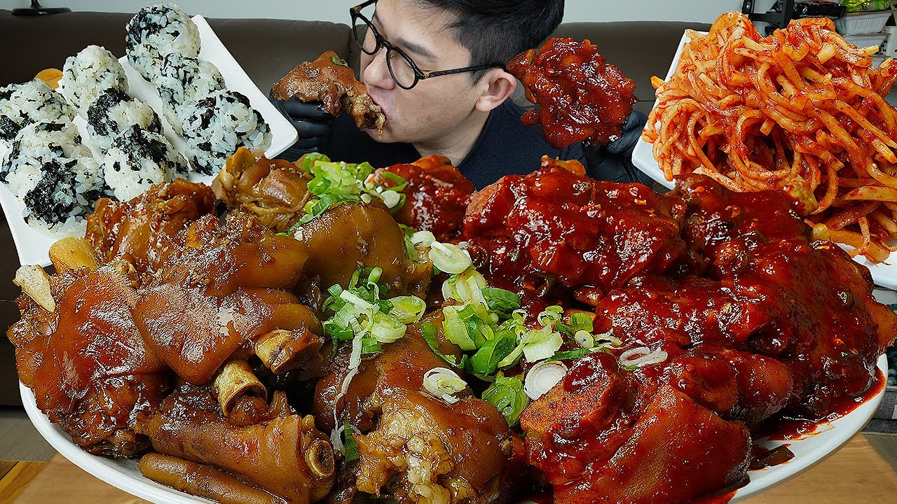 간장족발 VS 불족발🤔? 전 그냥 둘다먹을게요ㅎ 주먹밥과 무생채 요리 먹방 Jokbal, Pigs' Feet MUKBANG
