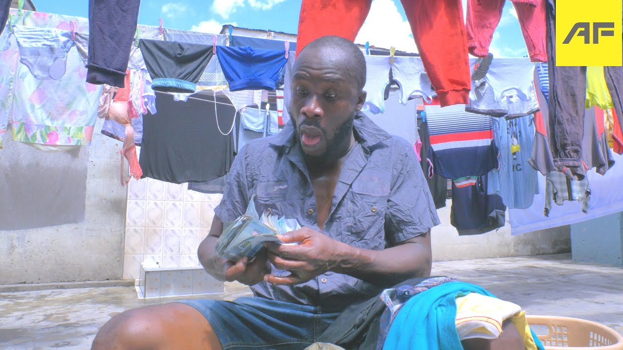 😂😂TWEAA😂WHICH god WILL LET ACABENEZER RETURN MONEY HE FOUND IN A JEANS HE'S WASHING😋