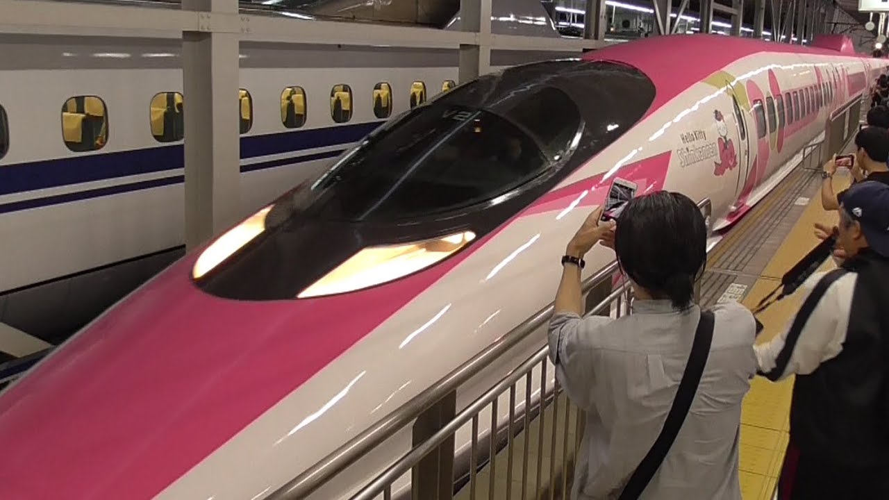 速報版】 ハローキティ新幹線デビュー JR 博多駅にて 出発式 《 HELLO KITTY TRAIN DEBUTS IN JAPAN 》