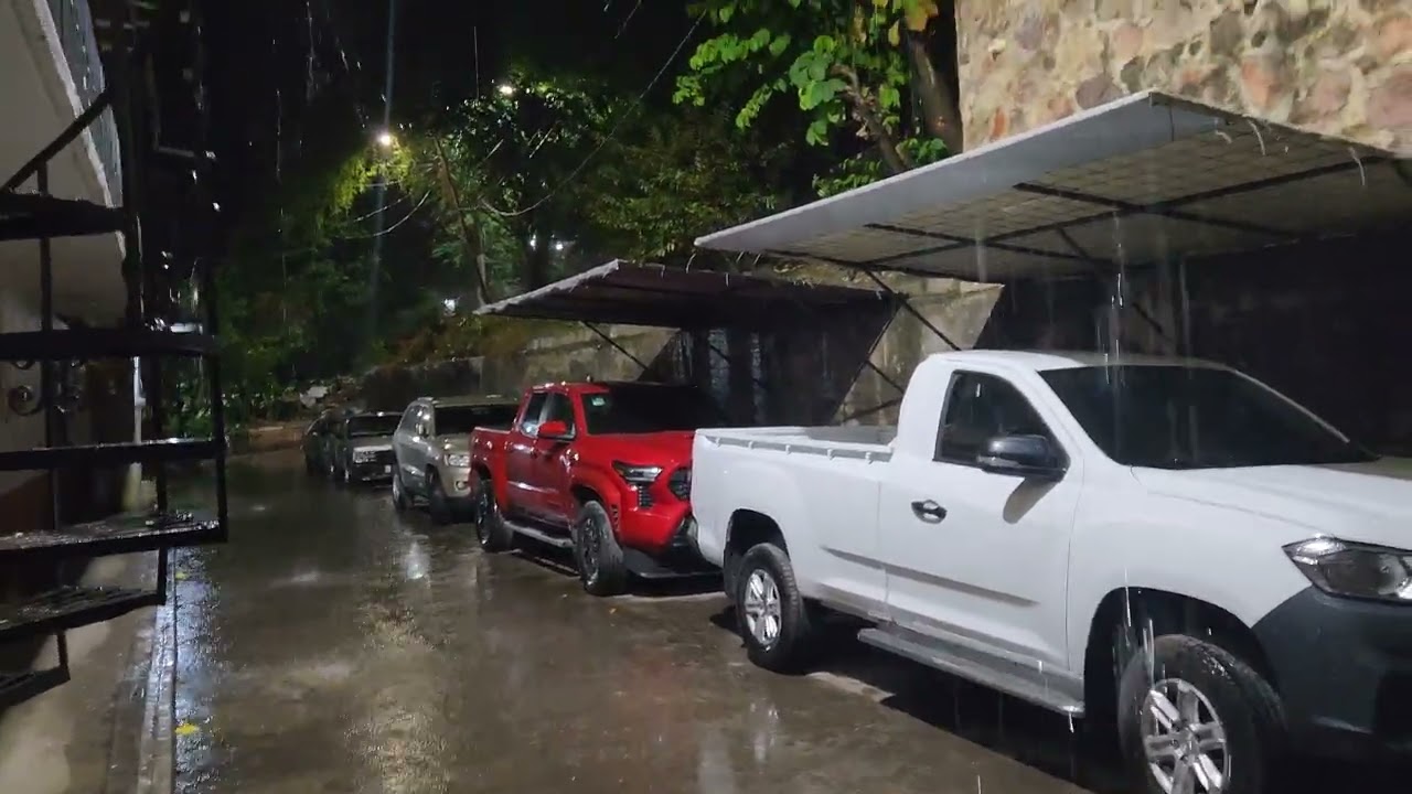 Rare Winter Rain Storm Hits Puerto Vallarta |  February 2026 Tropical Downpour 🌧️🇲🇽