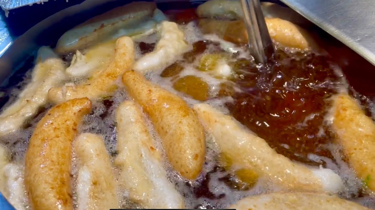 來到台中大慶夜市要吃什麼呢？帶你一次爆吃11家美食！旗魚串,烤麵筋,肉夾饃,火烤魚,脆皮豬,烤麵筋,印度甩餅,油吉條/The best Taiwan Daqing Night Market Food