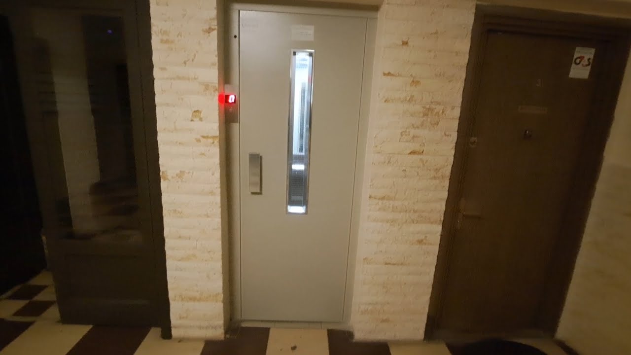 1947 unknown elevator (replaced by IFMA in 70s, mod. Kronlift 2015) @ Str. Ion Câmpineanu 29C, Buch.
