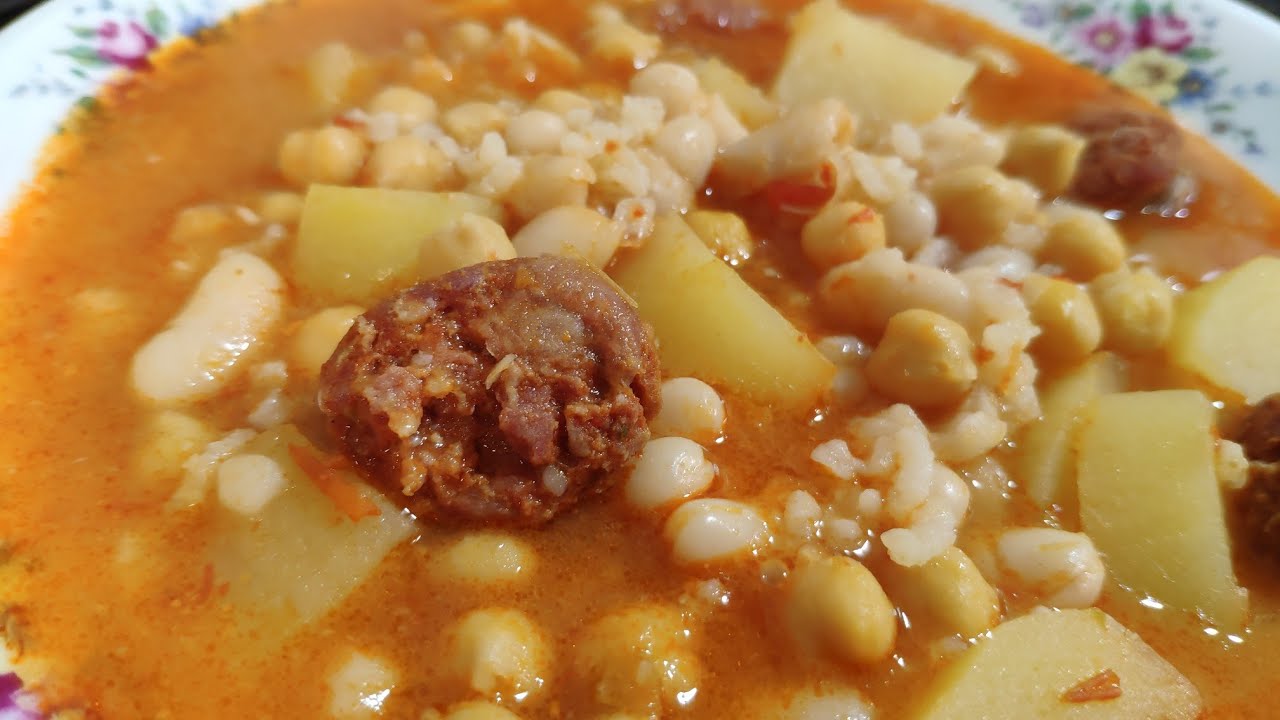 Potaje de habichuelas blancas y garbanzos con chorizo y arroz 🧅🍅