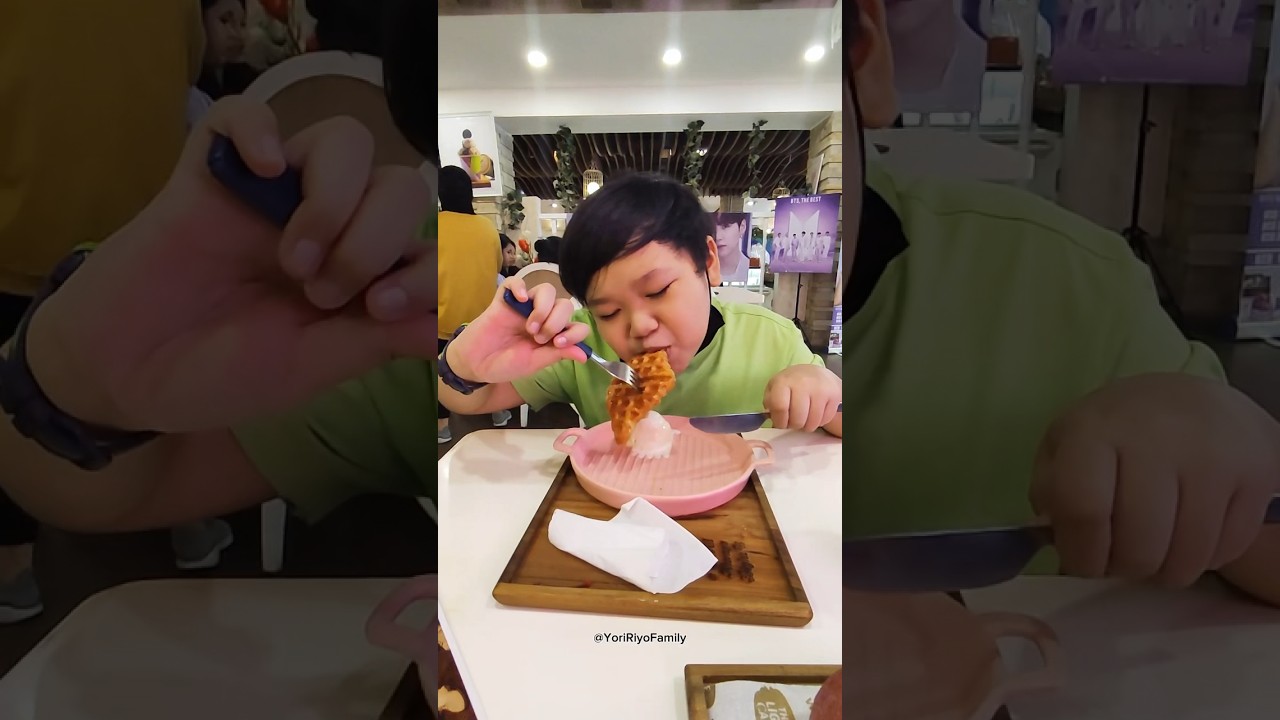 Makan Croffle Es Krim Enak Banget