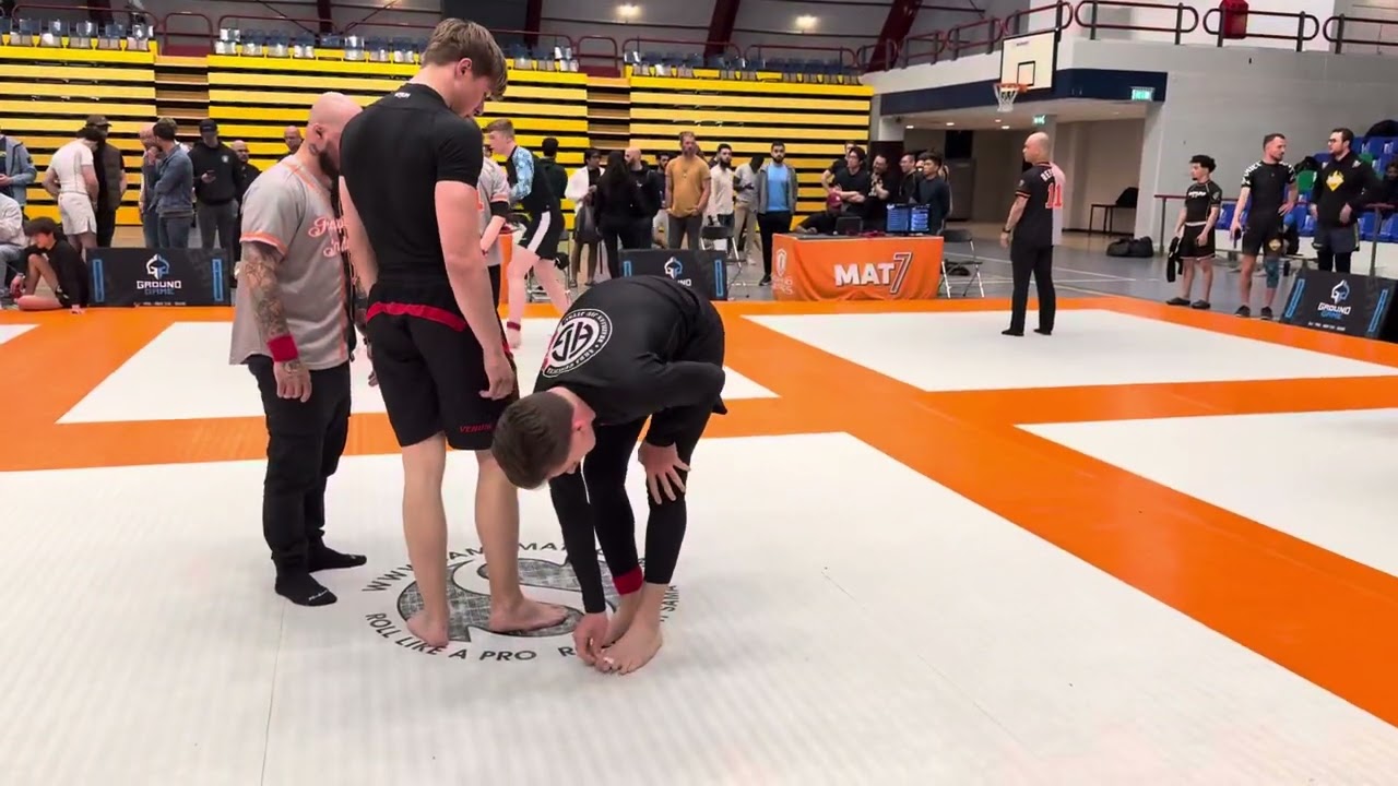 White Belt vs Blue Belt @GrapplingIndustries