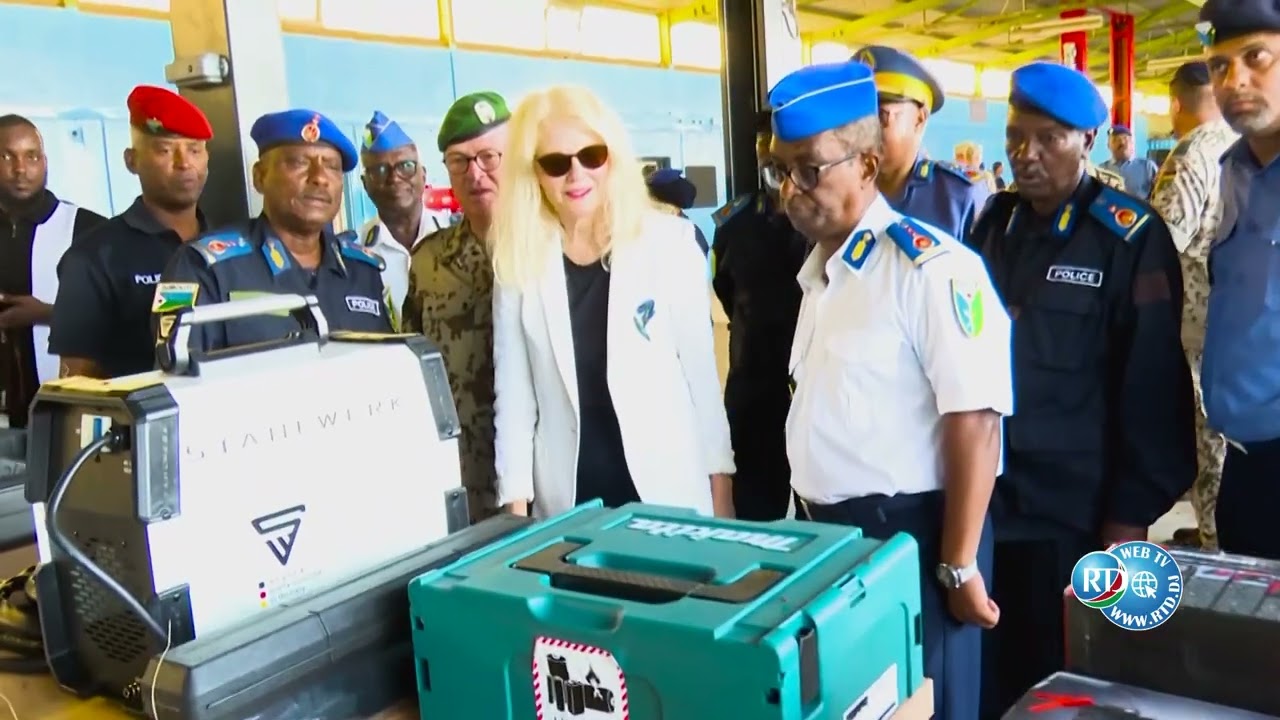 Cérémonie de remise de matériels à la Police Nationale