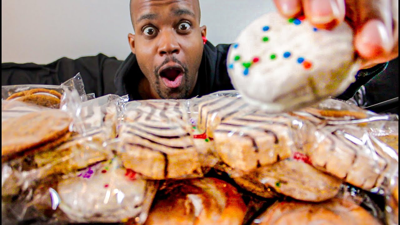 ASMR EATING  HONEY BUNS | ZEBRA CAKES | OATMEAL CREAMPIES | BIRTHDAYCAKES  | ASMR TY