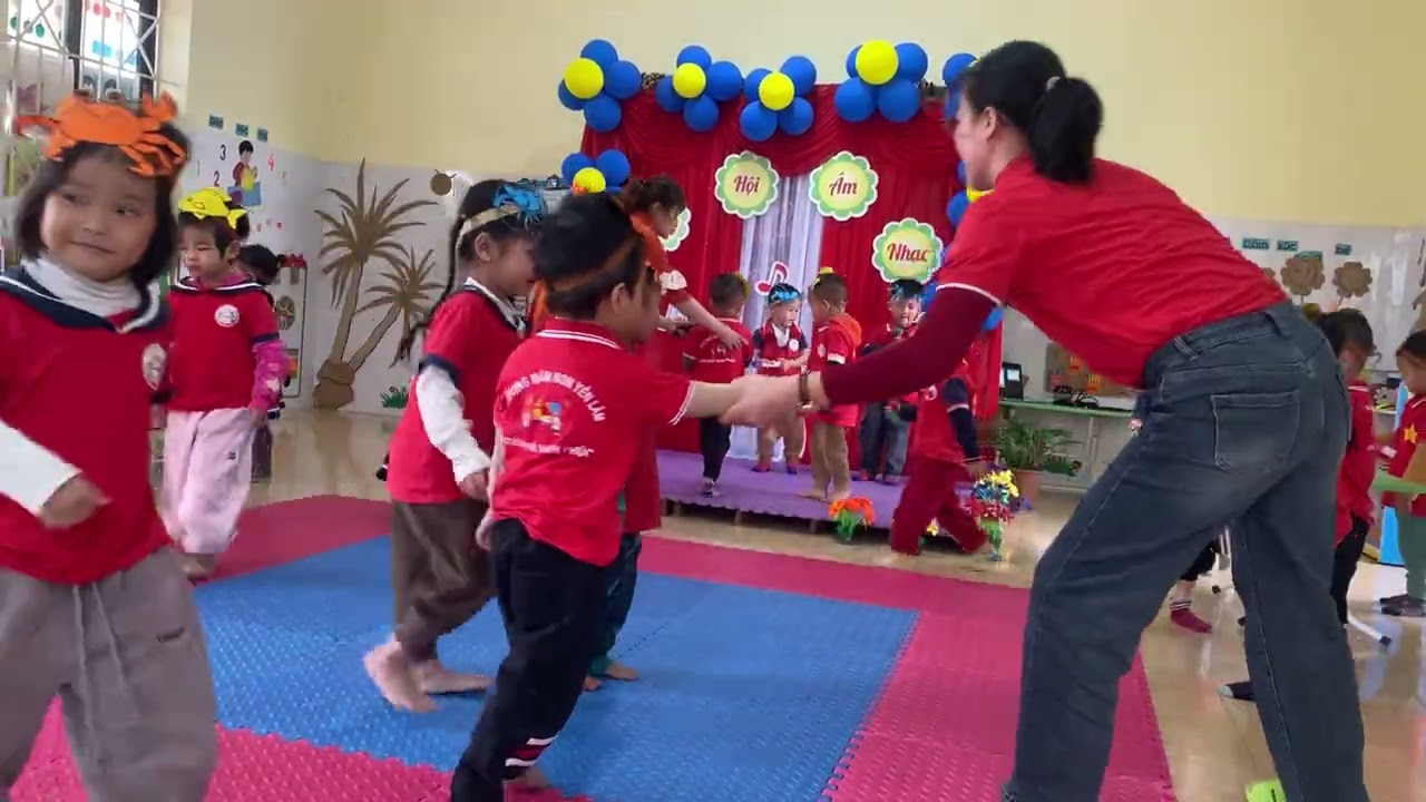 Âm nhạc:  Dạy hát : cá vàng bơi- Nghe : bà còng đi chợ - TC: Gà gáy, vịt kêu
