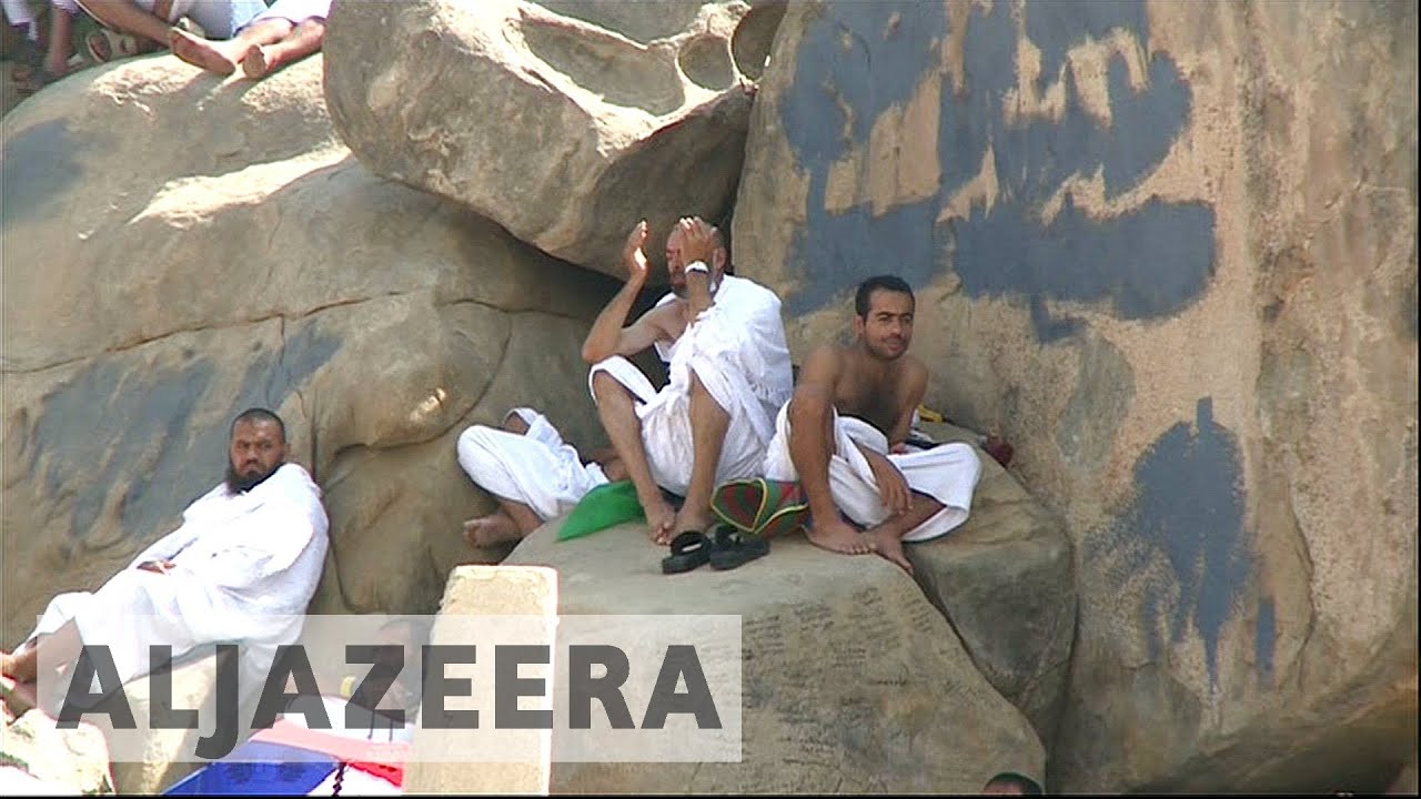 Hajj 2016: Pilgrims gather at Mount Arafat for key rite
