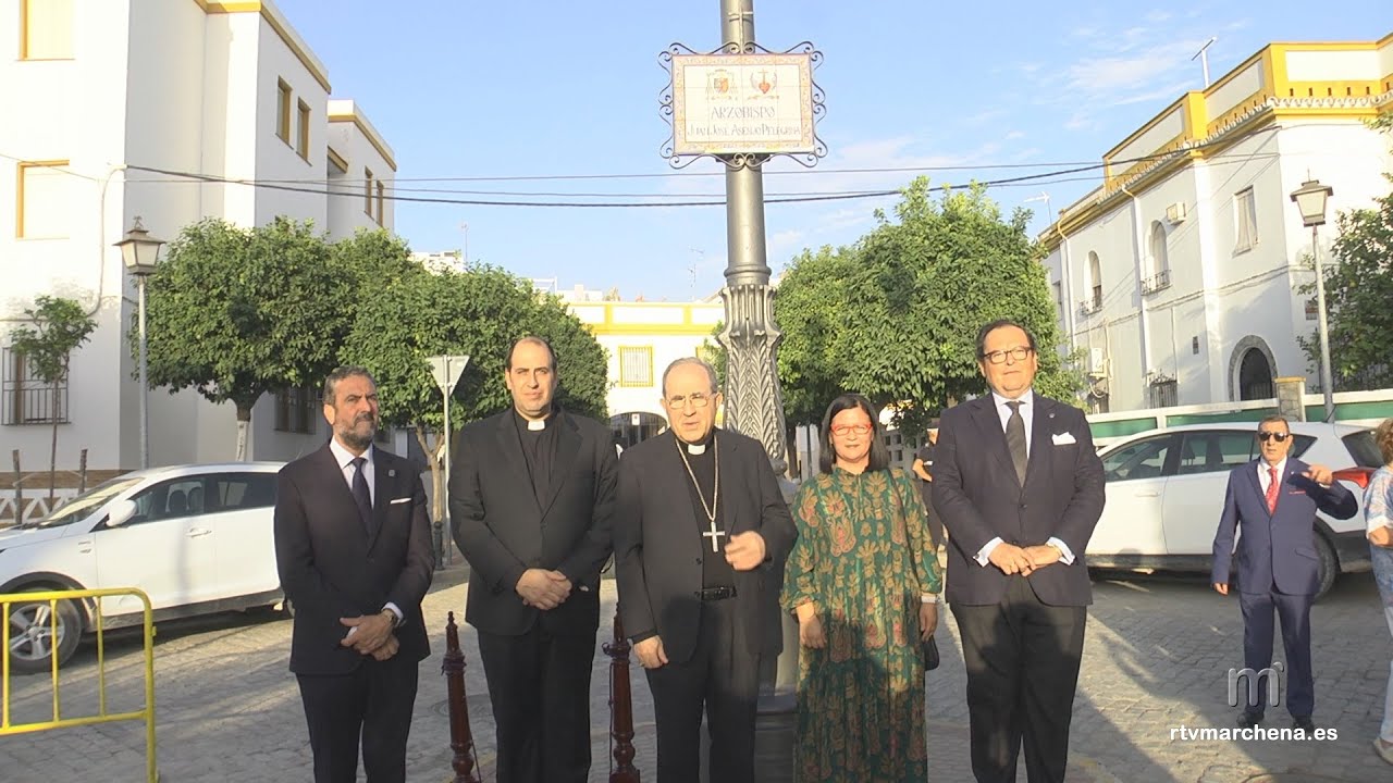 Acto de descubrimiento de la Glorieta en Marchena dedicada a Monseñor Asenjo Pelegrina