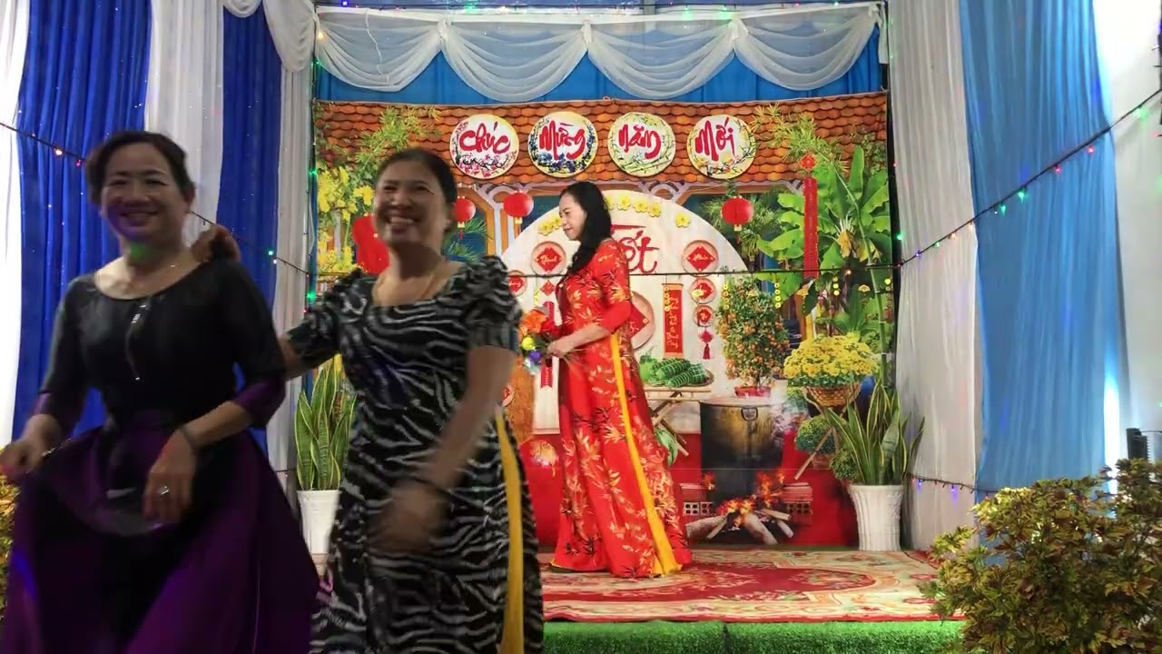 Nhac : Qua ngo nha em.                                Tb : Ngoc Huong 