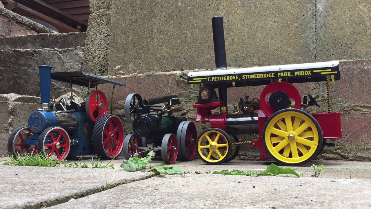 Wilesco Showman's steam up and run round the garden
