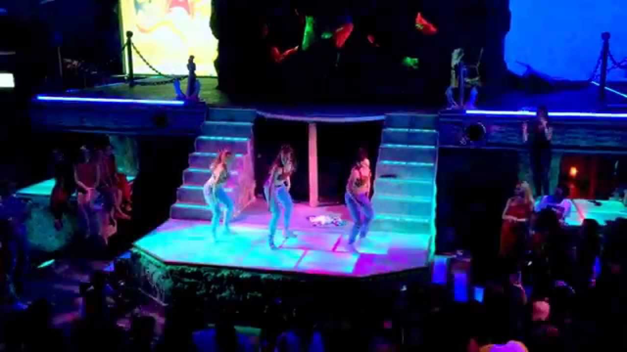 Donga Girls performance at Kizzafro 2015, Moscow, Russia