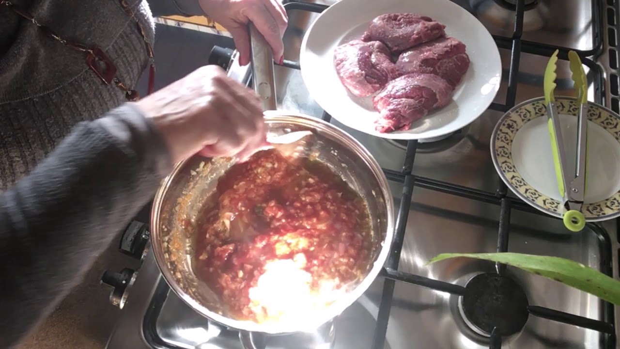 Bochechas de porco estufadas com vinho tinto à moda da Nandinha