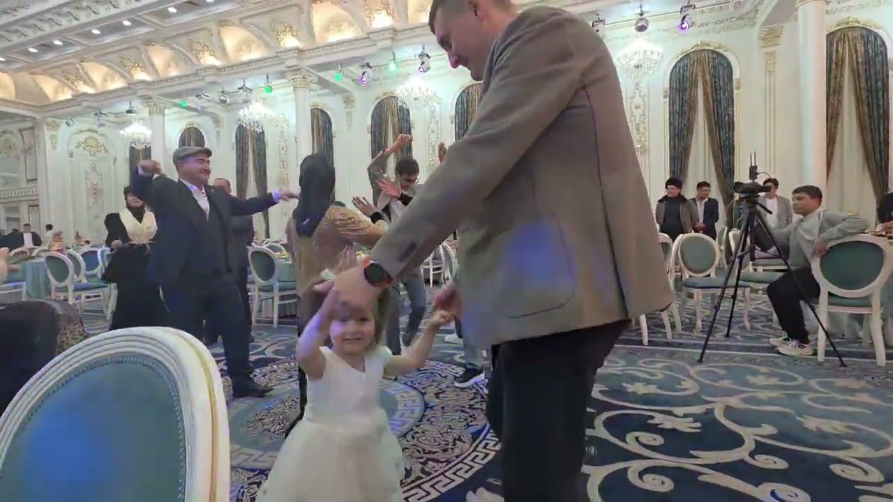 Анита на узбекской свадьбе! 