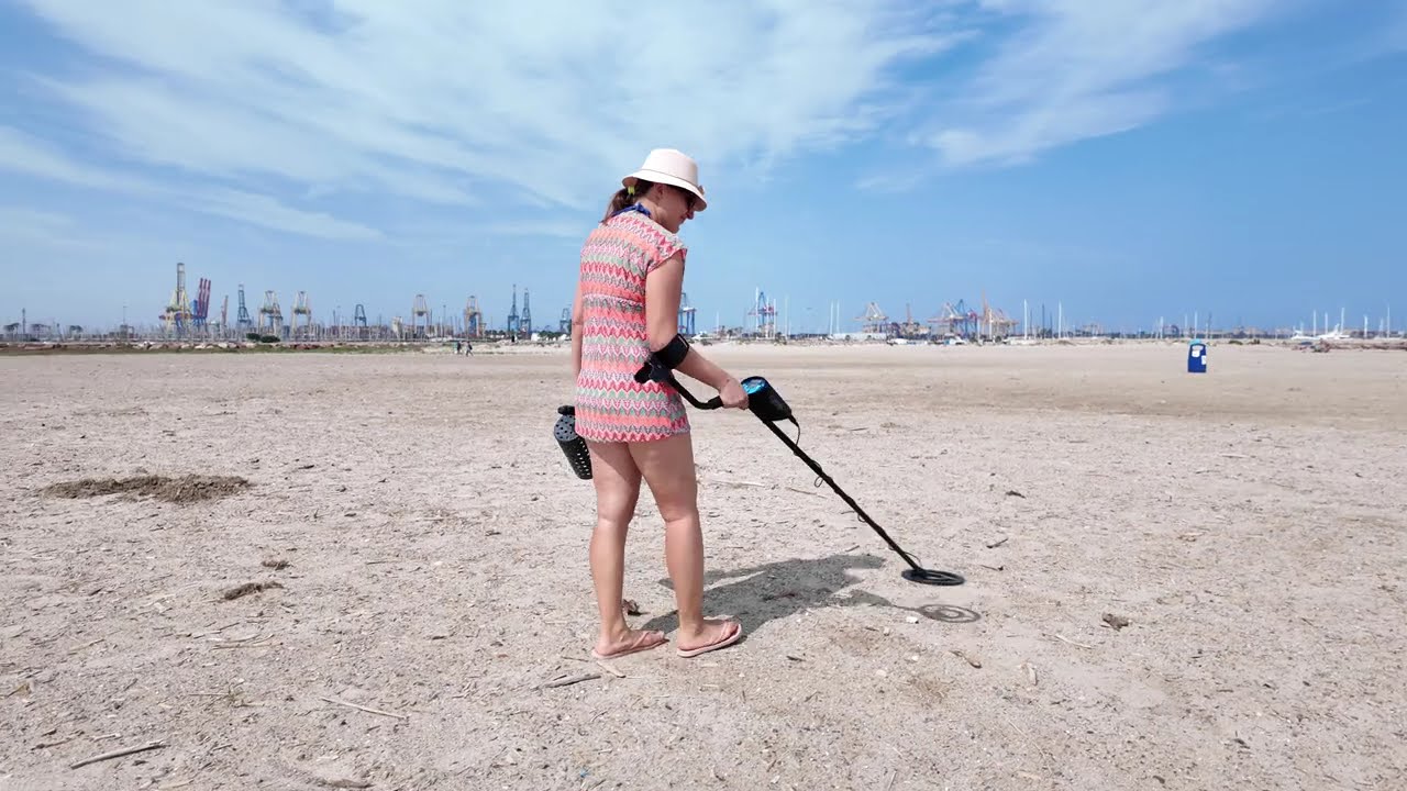 Beach Finds Valencia | Treasure Hunt with Bounty Hunter Detector!