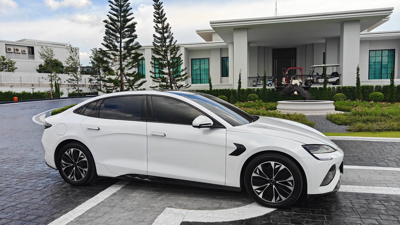 BYD Seal // Dynamic, самая дешевая модель начального уровня