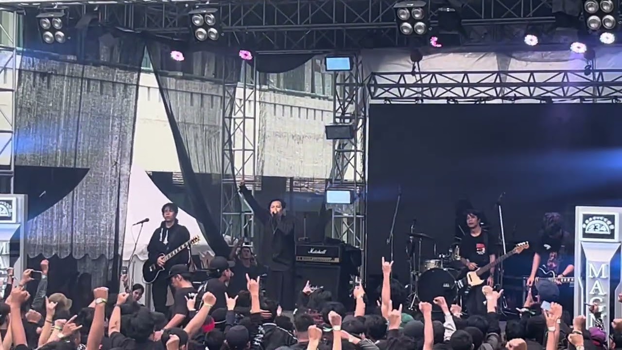 STRANGERS - Pelakhar & Mala ( Live Doomsday 2025 )