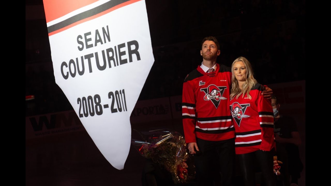 Retrait de chandail de Sean Couturier / Sean Couturier gets his jersey retired in Drummondville