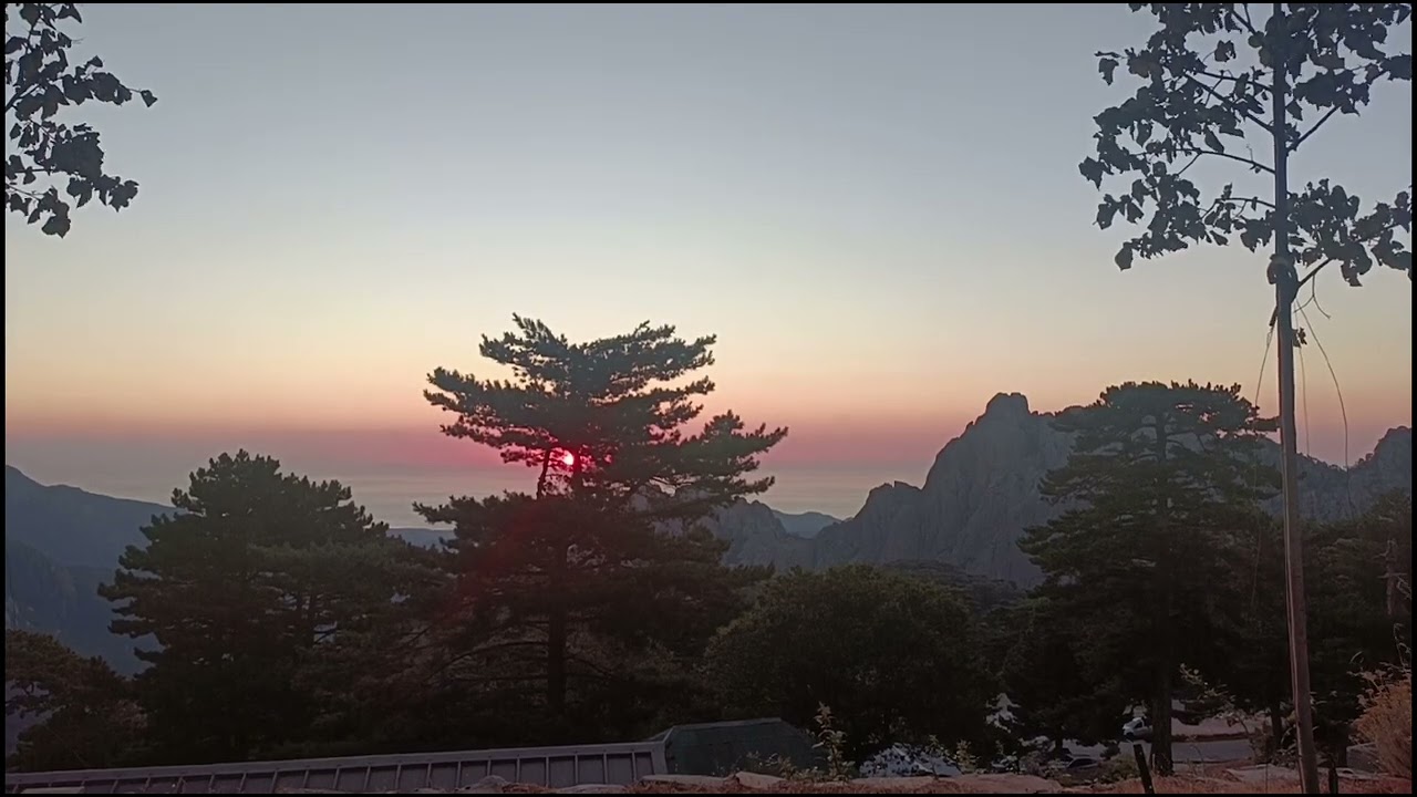 LEVER DE SOLEIL BAVELLA CORSE / PISÀ DI U SOLE BAVELLA CORSICA