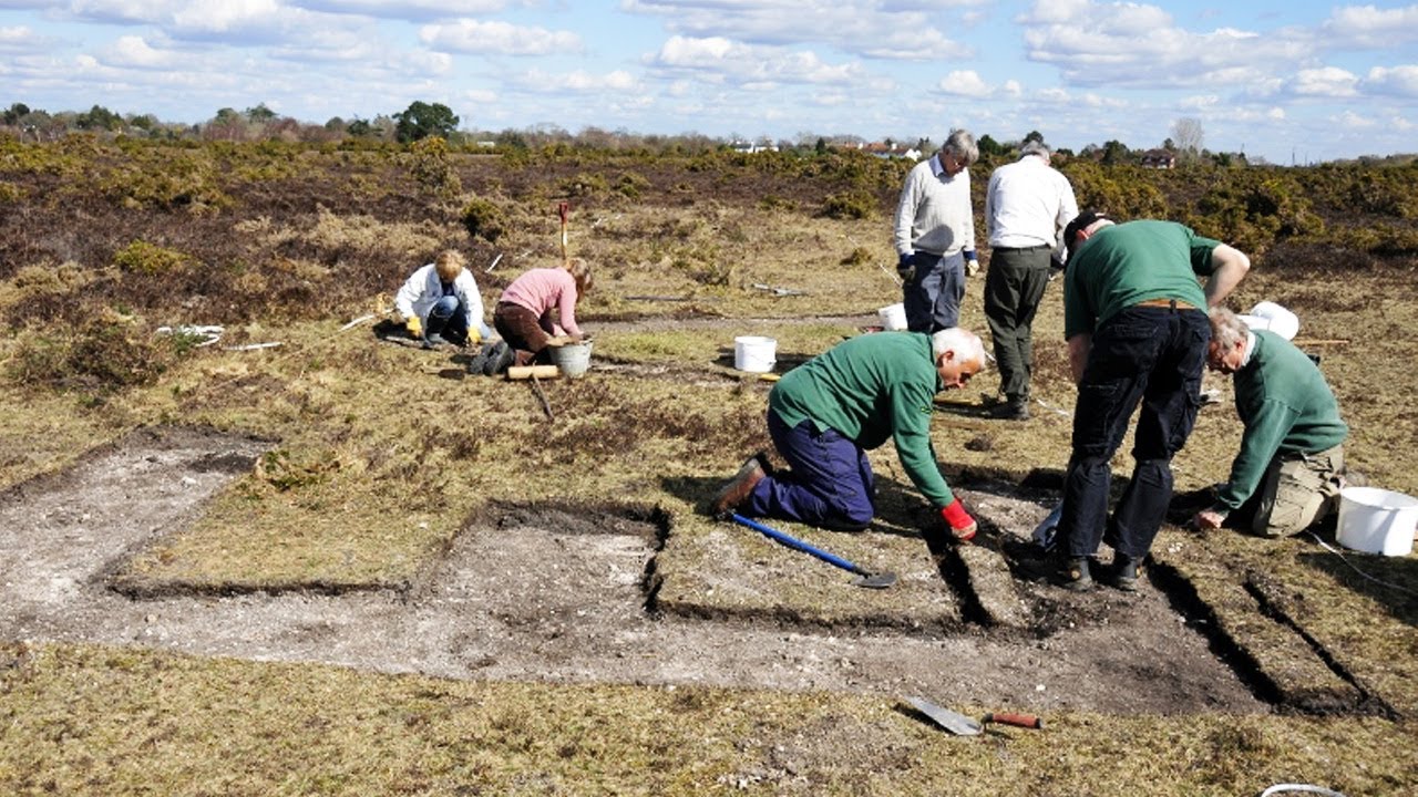 Restoring the Beaulieu Letters at East Boldre Airfield in 2012 on the BBC