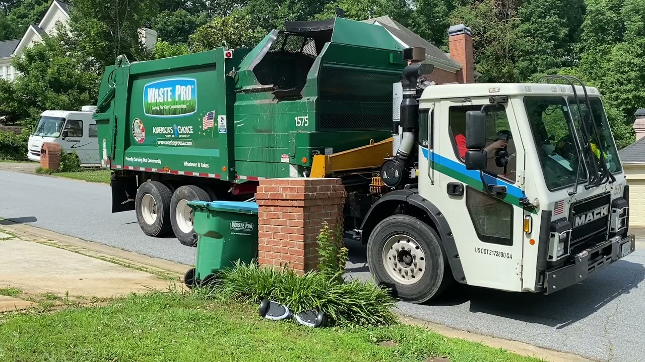 Waste Pro: Mack LR Heil Durapack Rapid Rail Automated Garbage Truck