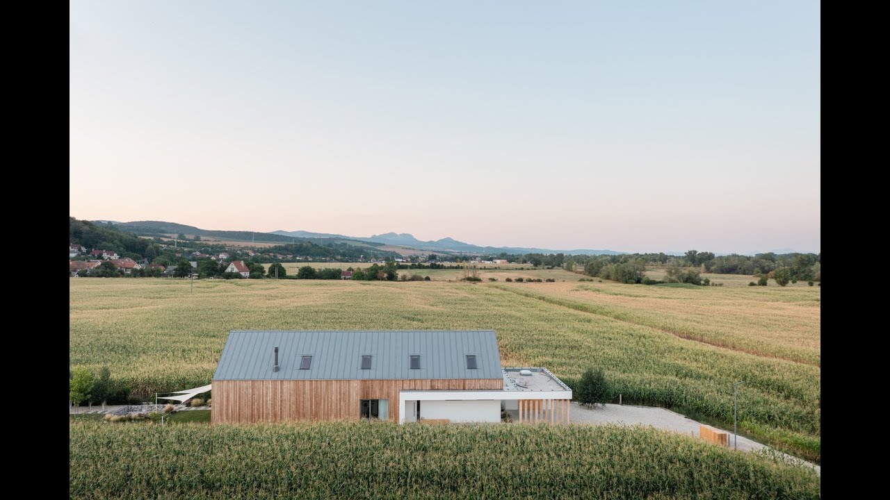 House with Atelier