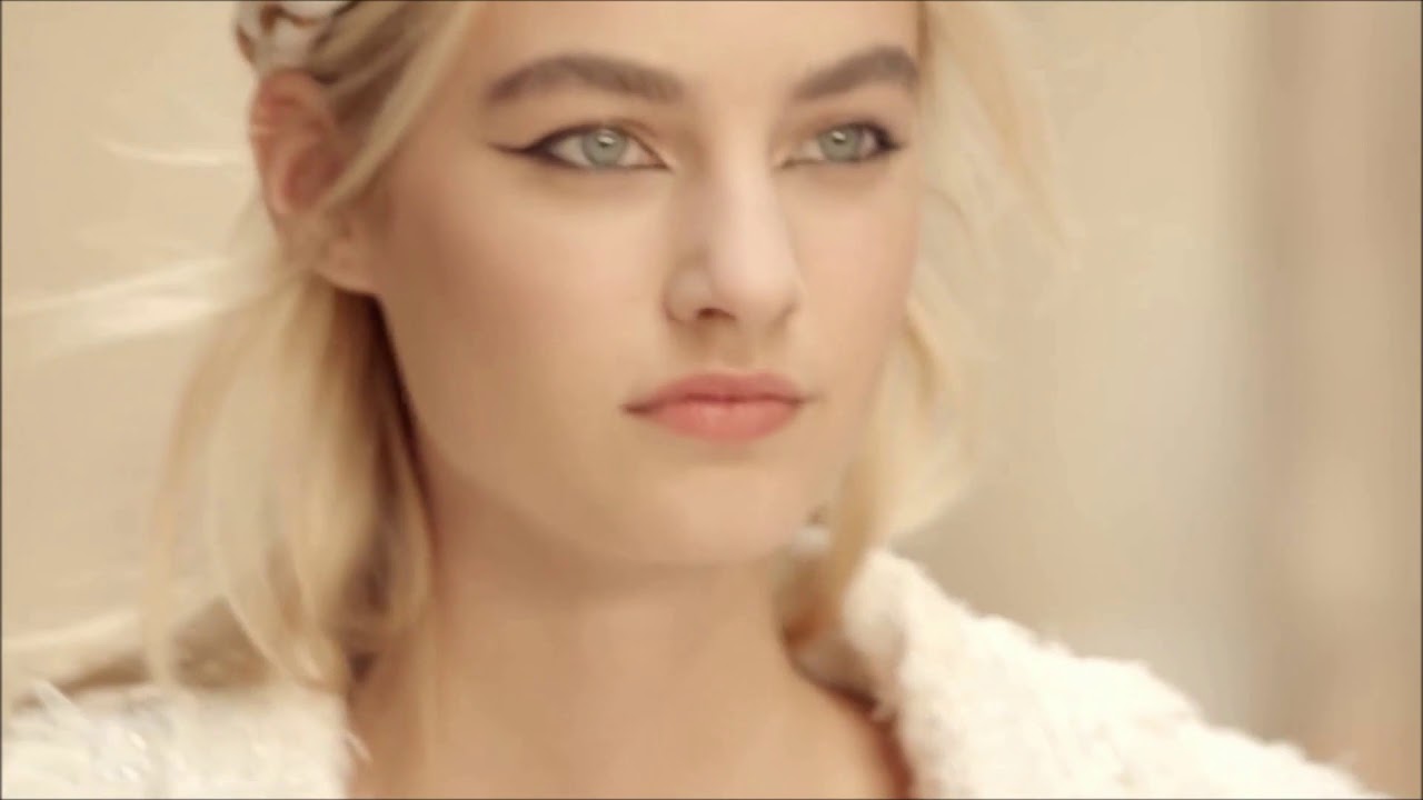 CHANEL cruise 2017-18 fashion show