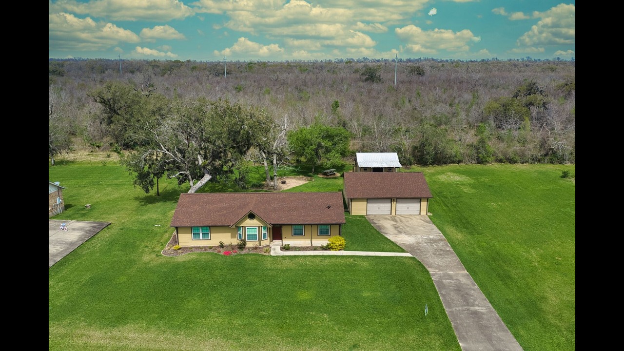 American Realty  (Realtor) Monica Darr
