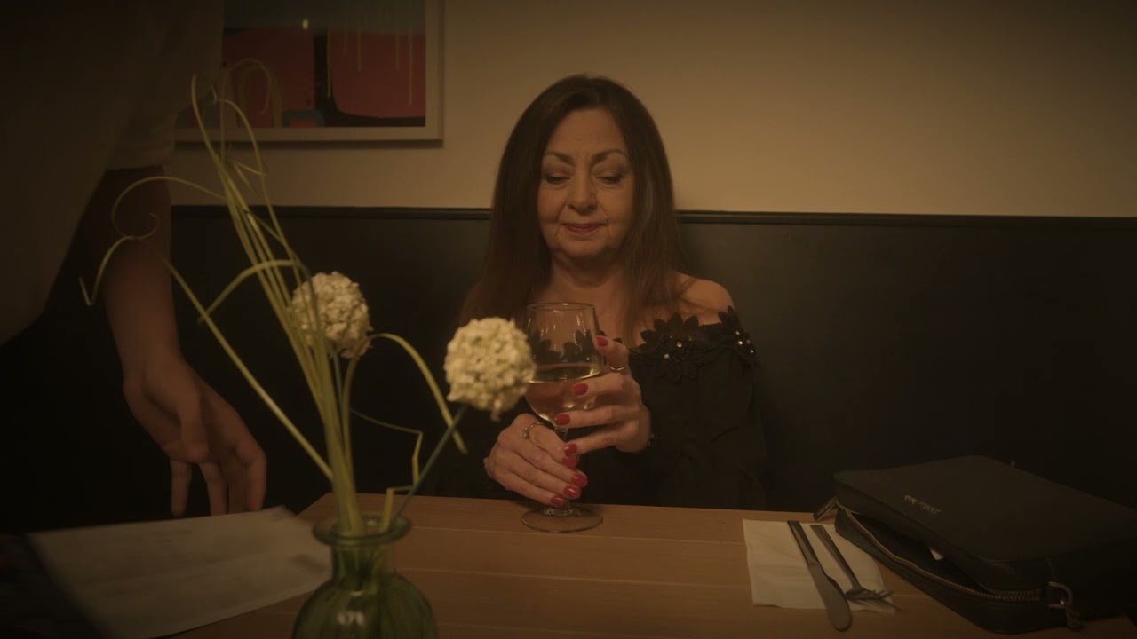 Sandy Kelly - Leaving It All Behind (Official Music Video)