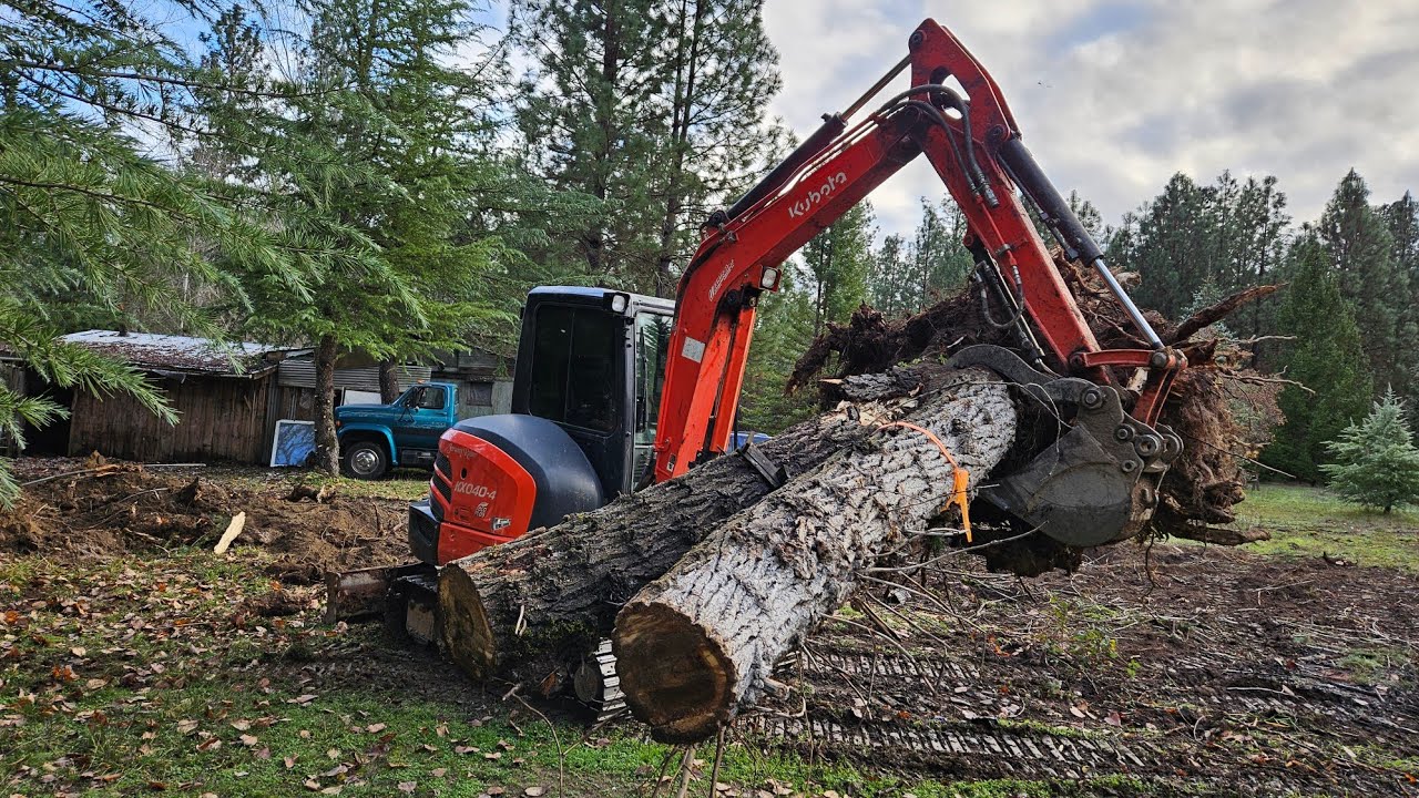 Деревья, мусор и автомобили с Kubota KX 040 4 и Stihl MS261